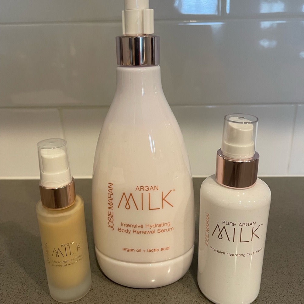 JOSIE MARAN Argan Milk Skincare Set - White and Cream